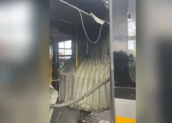Ônibus articulado partiu ao meio durante tráfego em SP • Diário do Transporte