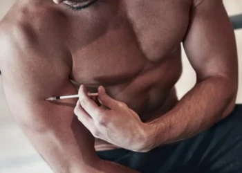 O uso de anabolizantes sem prescrição médica, principalmente aqueles produzidos de forma clandestina, é prejudicial à saúde • GeorgeRudy/GettyImages