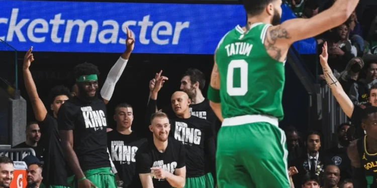 Warriors sofrem pior derrota em casa em 40 anos contra o Celtics