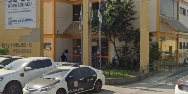 Homem é preso após agredir ex com capacete e ameaçar expor vídeos íntimos