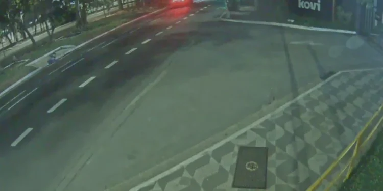 Motorista de SUV atropela pedestre e mata motociclista em avenida de São Paulo • Reprodução