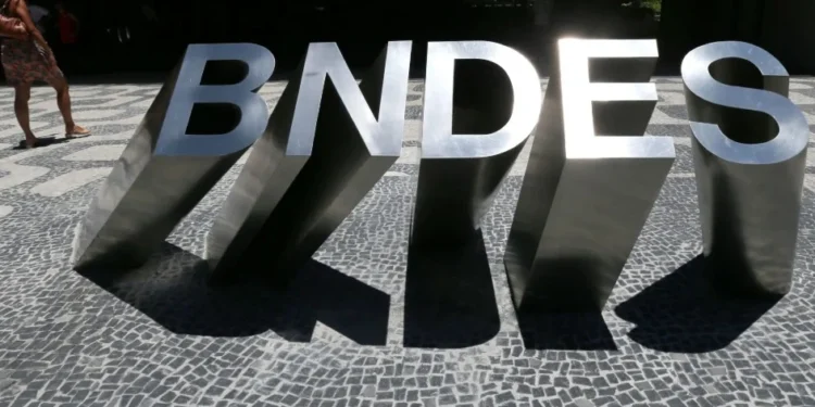 Logo do BNDES na sede do banco no Rio de Janeiro • 08/01/2019REUTERS/Sergio Moraes
