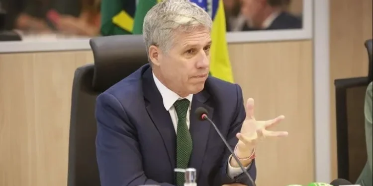 Ministro vai ao encontro do MST, que pressiona governo