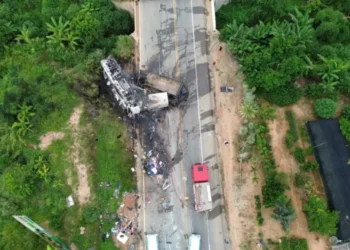 Acidente com ônibus, carreta bitrem e carro de passeio deixa mais de 30 mortos em MG • Cedidas/Thiago Cardoso