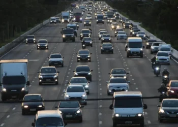 Trânsito na Marginal Pinheiros, em São Paulo • ESTADÃO CONTEÚDO