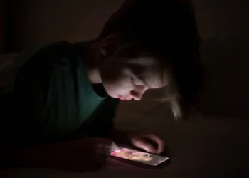 Os principais sintomas incluem dificuldades de concentração, cansaço mental constante e falta de interesse

crédito: FreePik