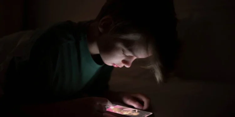 Os principais sintomas incluem dificuldades de concentração, cansaço mental constante e falta de interesse

crédito: FreePik