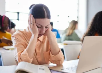 TDAH aumenta risco de problemas de saúde mental, diz estudo