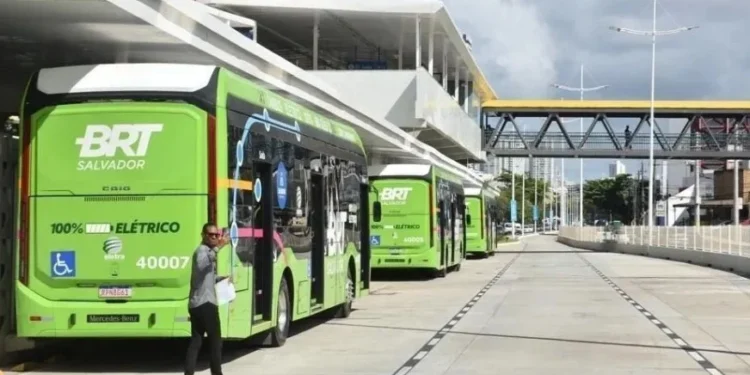 Após tiroteios, ônibus ficam sem circular durante a manhã em Salvador