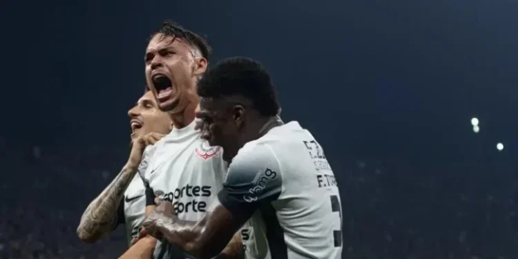 Tchoca se vê mais experiente em retorno ao Corinthians