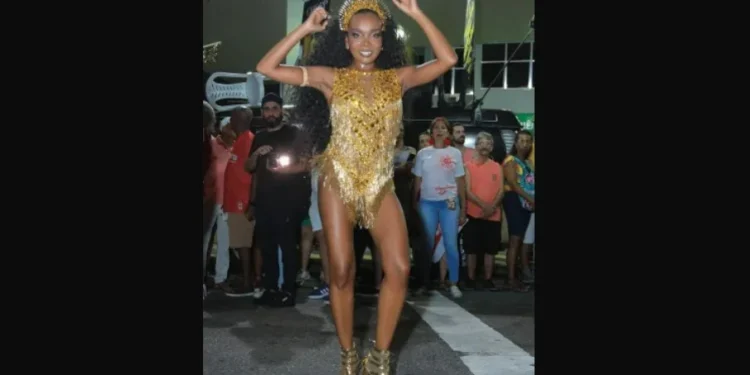 Thelminha e Flávia Alessandra participam de ensaio do Salgueiro