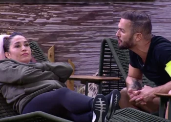 Diego Hypolito consola a irmã, Daniele Hypolito, após desentendimento com sisters no BBB 25 • Reprodução/ TV Globo