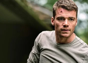 Gabriel Basso em "O Agente Noturno" • Divulgação/Netflix