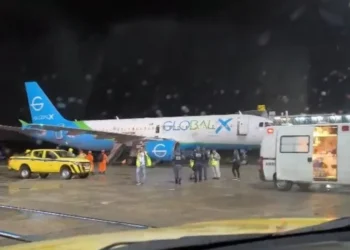 Voo com brasileiros deportados parou em Manaus • Reprodução