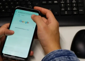 A lei que proíbe o uso de celulares nas escolas começa a valer neste ano • Fernando Frazão/Agência Brasil