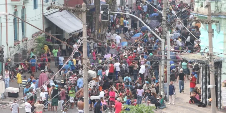 Movimentação de dependentes químicos na Cracolândia, região central da cidade de São Paulo • Arquivo - ALEX SILVA/ESTADÃO CONTEÚDO