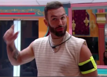 Diego Hypólito possui implante capilar atualmente • Reprodução/ Globo