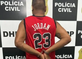 O investigado também será autuado em flagrante por tráfico de drogas - Foto: Luiz de Castro/Governo do Tocantins file_download