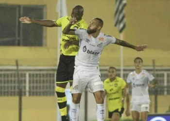 São Bernardo consegue virada contra o Santos pelo Paulistão • JEFFERSON AGUIAR/PERA PHOTO PRESS/ESTADÃO CONTEÚDO