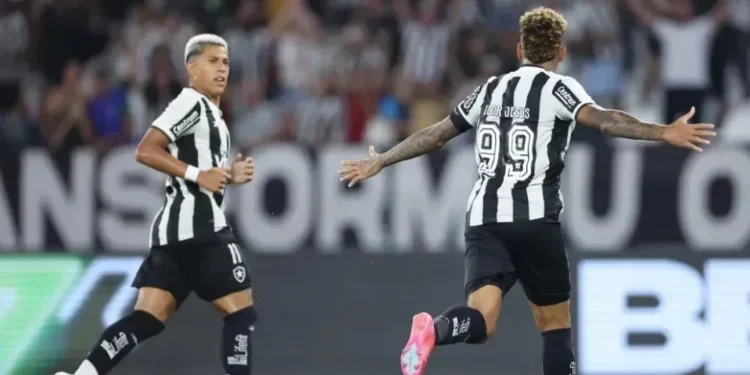 Com time titular, Botafogo vence Fluminense e amplia tabu no clássico