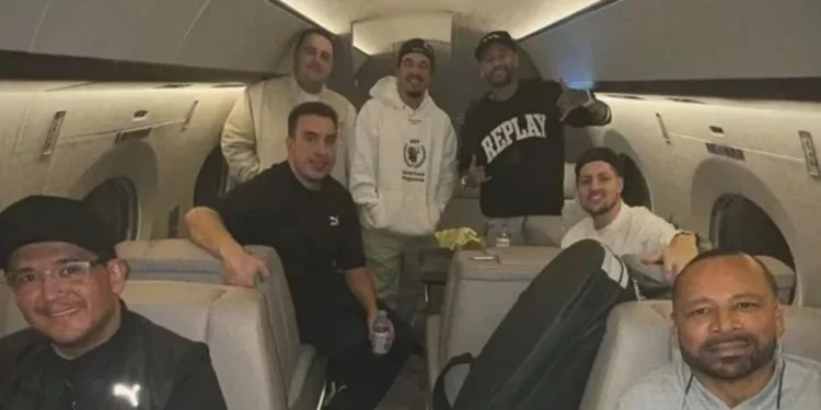 Neymar reclama de demora em voo para o Brasil: “Chega nunca”