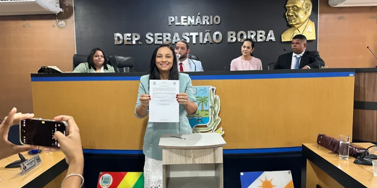 Camila Fernandes toma posse para 2º mandato em Miracema e reafirma compromisso com a população