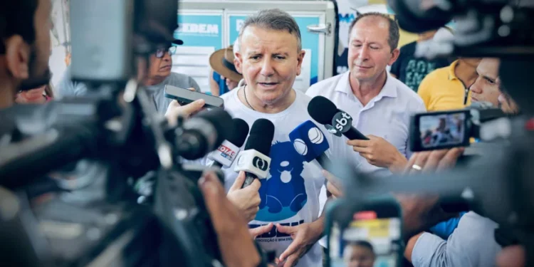 Eduardo anuncia asfaltamento das Arnos, avenida no Taquari e expansão da GMP