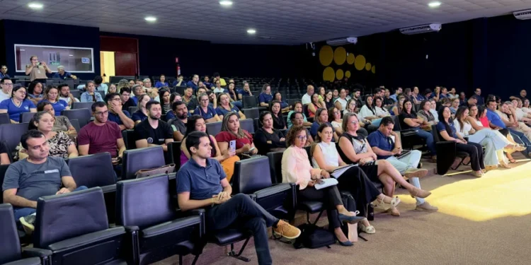 Professores da Regional de Pedro Afonso dialogam em plenária sobre o PCCR da Educação proposta pelo Governo do Tocantins