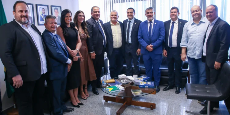Autoridades tocantinenses exaltam Eduardo Gomes ao ser escolhido 1º Vice-Presidente do Senado e prestigiam eleição da Mesa Diretora em Brasília