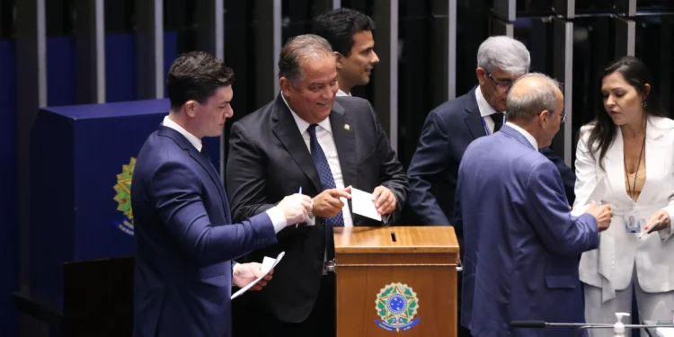 Eduardo Gomes se torna o primeiro tocantinense a assumir a 1ª Vice-Presidência do Senado, marcando um momento histórico e consolidando seu prestígio nacional