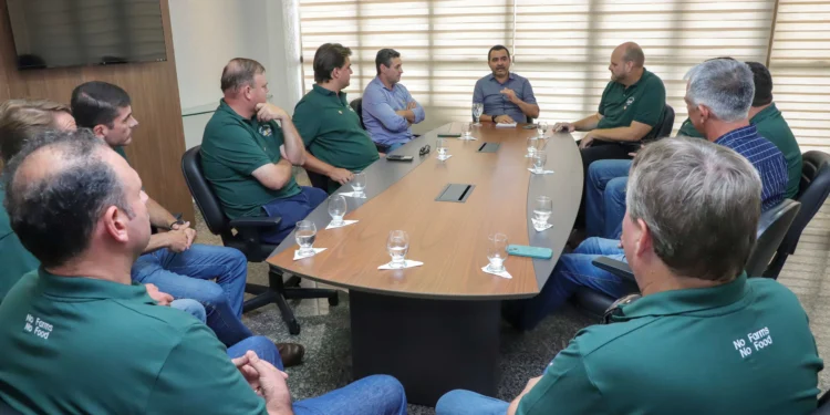 Governador Wanderlei Barbosa, acompanhado do titular da Seagro, Jaime Café, dialogou com representantes da Holambra Cooperativa Agroindustrial e da Aprosoja Brasil