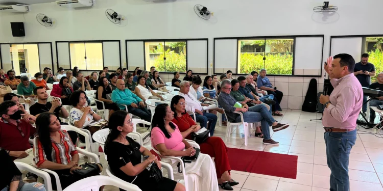 Seduc promove diálogo com professores sobre PCCR na Regional de Miracema do Tocantins