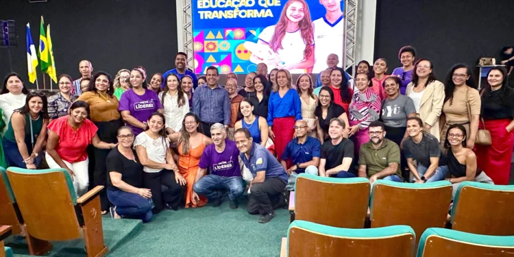 Professores de Porto Nacional participam de plenária sobre o Plano de Cargos, Carreira e Remuneração da Educação