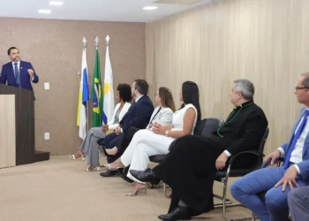 Governador Wanderlei participa de cerimônia de posse ao lado da primeira-dama e secretária extraordinária de Participações Sociais, Karynne Sotero