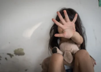 As investigações envolvem vítimas com idades entre 3 e 11 anos, sendo a maioria do sexo feminino - Foto: Imagem Ilustrativa/Reprodução