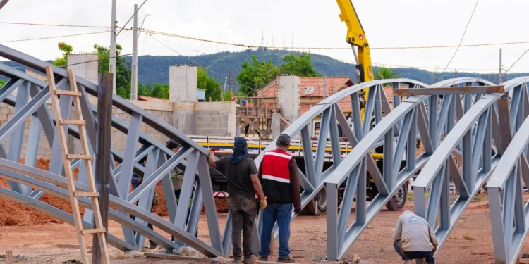 Em Paraíso, obras do ginásio poliesportivo no setor Jardim Paulista seguem em pleno andamento