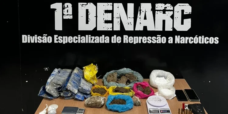 Drogas, munições e objetos apreendidos no local durante abordagem policial - Divulgação PCTO