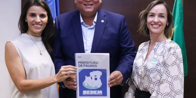 Senador Eduardo Gomes se reúne com Gabriela Siqueira Campos e anuncia R$ 2 milhões para ações de bem-estar animal em Palmas