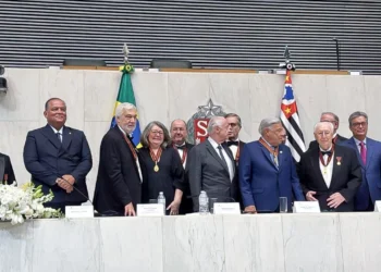Suplente do Senador Eduardo Gomes, Dr. Ogari Pacheco toma posse na Academia de Ciências Farmacêuticas do Brasil