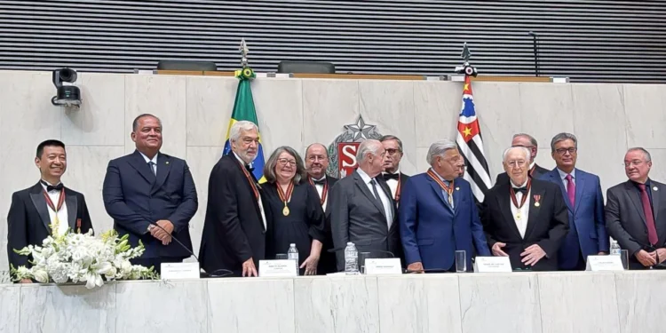 Suplente do Senador Eduardo Gomes, Dr. Ogari Pacheco toma posse na Academia de Ciências Farmacêuticas do Brasil