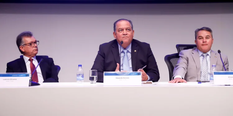 Vice-presidente do Senado, Eduardo Gomes, participa de evento da CNI e reforça apoio à indústria
