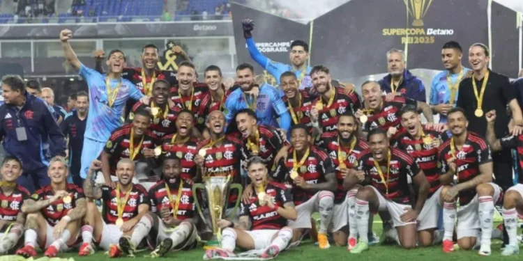 Flamengo vence o Botafogo e fatura o tricampeonato da Supercopa do Brasil