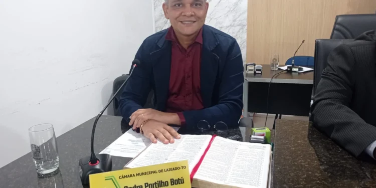 Uso de veículo motiva requerimento de André Portilho