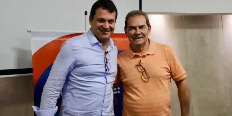 José Reguffe ao lado do deputado federal e presidente nacional do Solidariedade, Paulinho da Força • Solidariedade/Reprodução