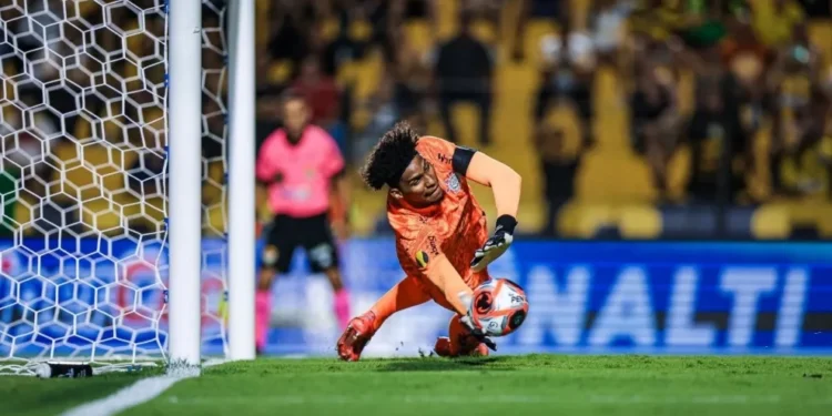 Hugo Souza pegou pênalti contra o Novorizontino • Pedro Zacchi/Ag. Paulistão