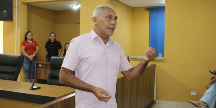 Presidente Assis Moura recepciona servidores da câmara em Miracema