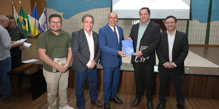 Edney Reis participa de reunião no TCE