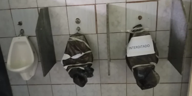 Banheiros interditados no Mirashoping geram incômodos