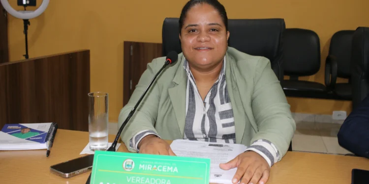 Atualização salarial para agentes de saúde e endemias é solicitada pela vereadora Maria Bala