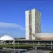 Sem regulamentação, Congresso acumula projetos sobre licença-paternidade